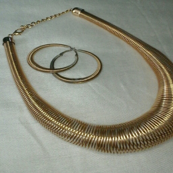 Slinky Necklace - Picture 1 of 2